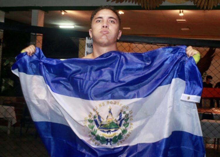 Cinco atletas salvadoreños de kickboxing competirán en el «Invencibles 2022» en Nicaragua