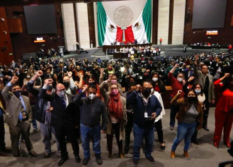 Periodistas protestan en Congreso de México por asesinatos y agresiones