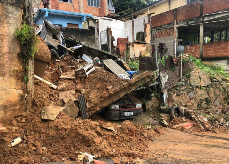 (VIDEOS) Asciende a 104 el número de muertos por el temporal en la ciudad brasileña de Petrópolis
