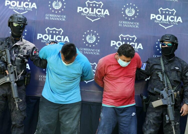 Presenta requerimiento contra dos salvadoreños capturados en costas de Usulután con 300 kilos de cocaína
