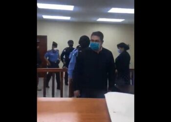 El expresidente hondureño Juan Orlando Hernández acude a la primera audiencia para su posible extradición a EE.UU.