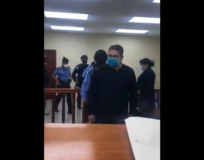 El expresidente hondureño Juan Orlando Hernández acude a la primera audiencia para su posible extradición a EE.UU.