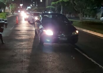 Policía de tránsito desarrolla Plan Luciérnaga para verificar luces vehiculares