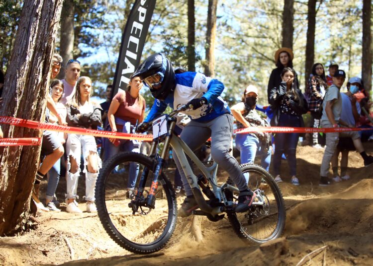 La salvadoreña Mariana Salazar se alza con el campeonato panamericano de downhill realizado en Costa Rica