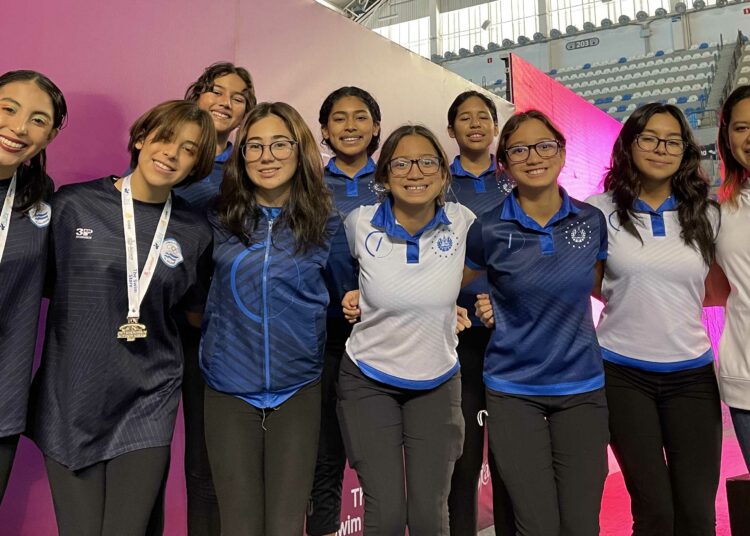 La natación artística salvadoreña logró oro y bronce en el festival jalisciense en México