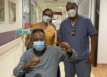 Pelé tiene una infección urinaria y continuará hospitalizado