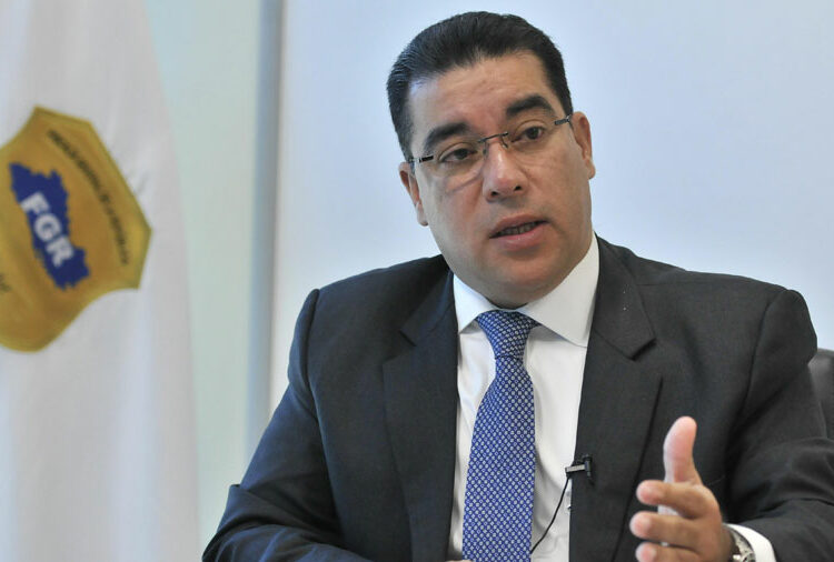 Denuncian a exfiscal Raúl Melara y a su padre por delitos de omisión a la investigación y falsedad documental