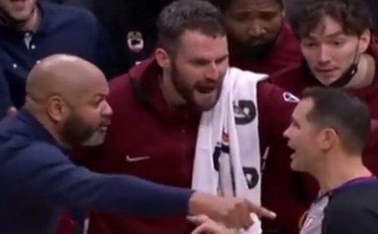 La jugada de la que todos hablan en la NBA: un árbitro convalidó un triple que no entró al aro y provocó la ira del equipo perjudicado