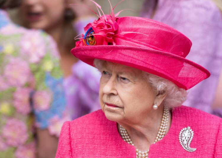 La reina Isabel II tiene COVID-19