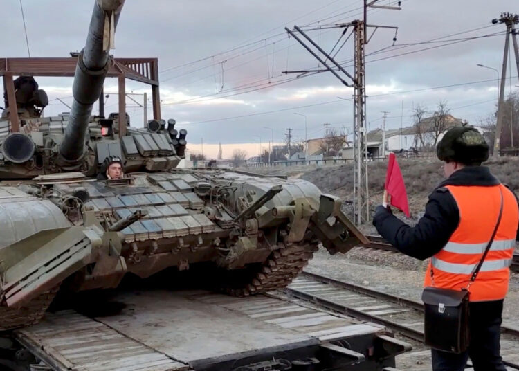 Rusia afirma que retiró más tropas de la anexionada península de Crimea