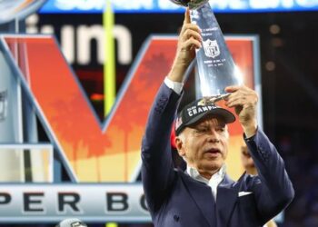 Quién es Stan Kroenke, el propietario de los Rams campeones del Super Bowl LVI