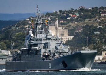 Turquía cerrará el Bósforo al paso de buques de guerra rusos o ucranianos