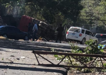 Se reporta fuerte accidente de rastra en Zapatagua, San Miguel