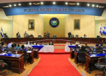 Asamblea discute este día si desafuera a diputados García y Aguilar, de Nuevas Ideas