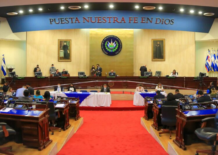 Asamblea discute este día si desafuera a diputados García y Aguilar, de Nuevas Ideas