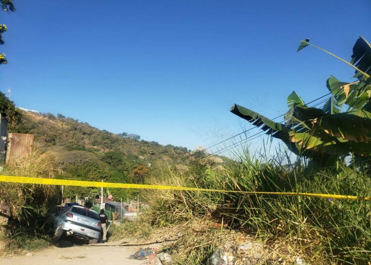 Encuentran a dos hombres asesinados dentro de un vehículo en Ayutuxtepeque
