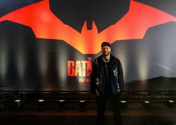 Neymar, fanático de Batman fue el invitado de lujo en la avant premier de la nueva película y su gesto tras subirse al Batimovil