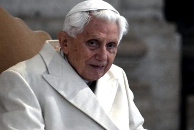 Papa emérito Benedicto XVI pide perdón por abusos y errores del clero pero rechaza acusaciones