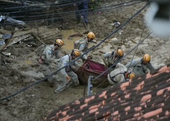 Medio centenar de muertos en Brasil por el fuerte temporal que azotó Petrópolis