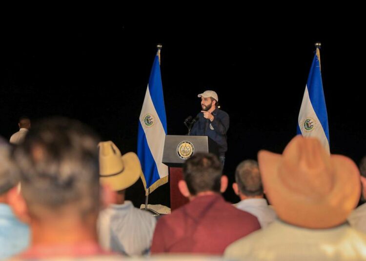 Presidente Bukele coloca la primera piedra de puentes San Antonio y Carolina, en el departamento de San Miguel
