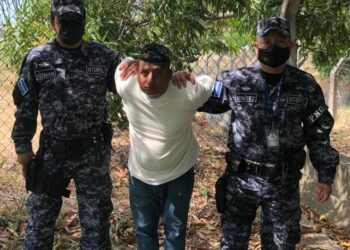 Sujeto es capturado por la PNC en Aeropuerto Internacional por tener difusión roja de la INTERPOL