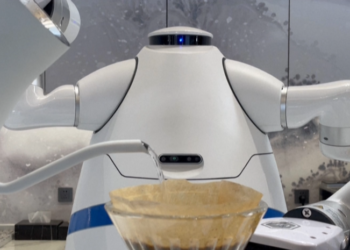 (VIDEO) Así trabajan los robots que preparan café, tragos y comida en los Juegos Olímpicos de invierno 2022