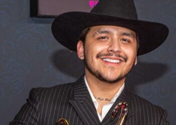 Christian Nodal causó polémica por sus nuevos tatuajes en el rostro