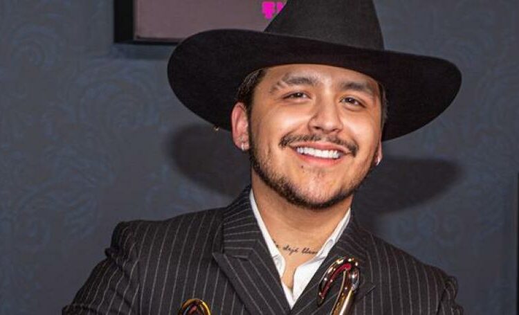 Christian Nodal causó polémica por sus nuevos tatuajes en el rostro