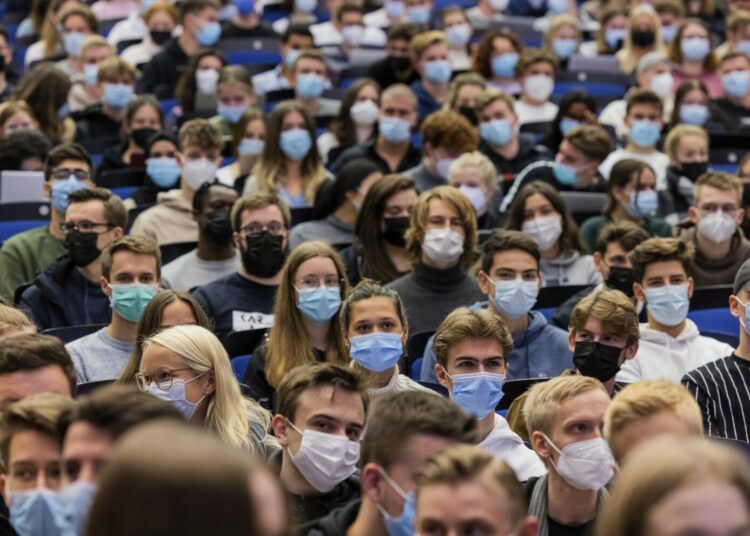 Europa vive una «tregua» de covid-19 que podría conducir al fin de la pandemia, según OMS