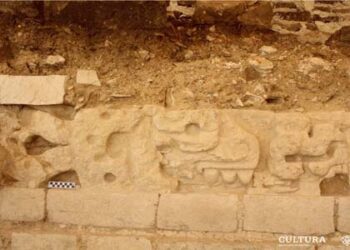 Arqueólogos mexicanos descifran parte las inscripciones del gran friso hallado en Atzompa