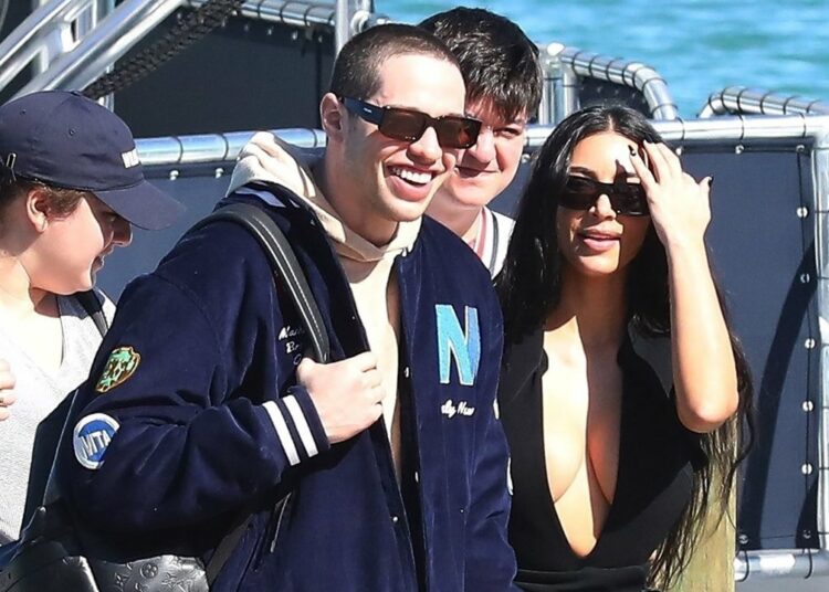 La familia Kardashian está encantada al completo con Pete Davidson