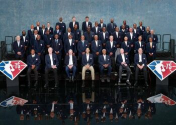 La ovación a Jordan y el particular look de Rodman en el homenaje de la NBA a los mejores 75 jugadores de la historia