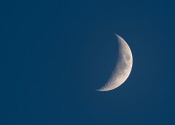 El róver chino encuentra glóbulos de vidrio en la cara oculta de la Luna