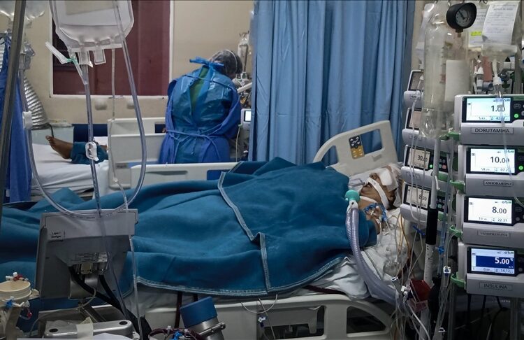 La OMS alerta de aumento en número de muertes por COVID-19 en el último mes