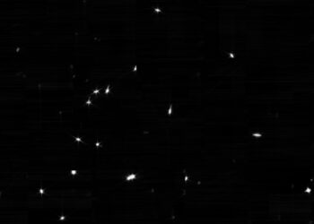 La NASA publica las primeras imágenes tomadas por el James Webb, que incluyen la luz de una estrella captada 18 veces y una selfie