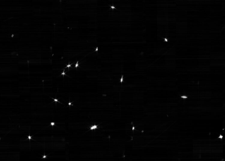 La NASA publica las primeras imágenes tomadas por el James Webb, que incluyen la luz de una estrella captada 18 veces y una selfie