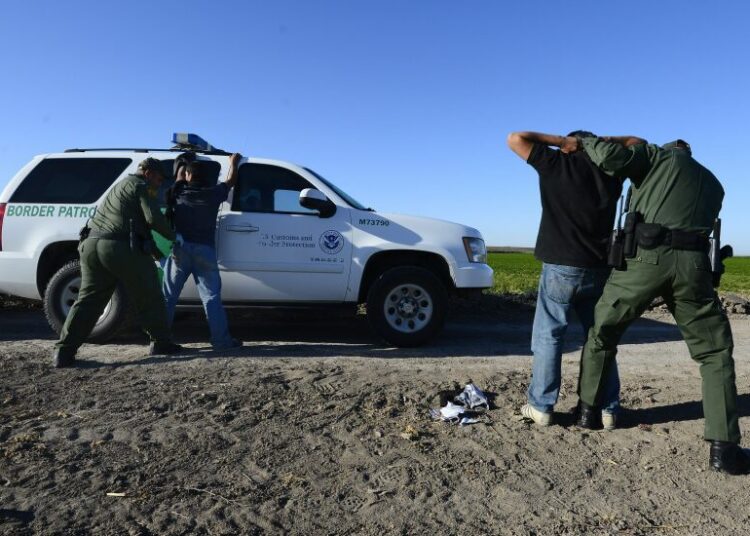 Autoridades de EE.UU. detienen a tres miembros de la pandilla MS-13 y a un depredador sexual cerca de la frontera con México