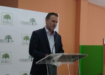 Grupo Roble reafirma su compromiso de apoyar la educación en El Salvador