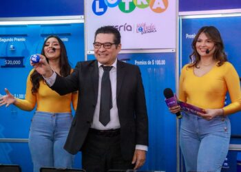 Sorteo de la Lotería Nacional en honor a los 50 años de vida artística de Jhosse Lora