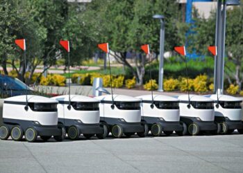 Se forma un atasco de robots repartidores de comida en un campus de EE.UU.