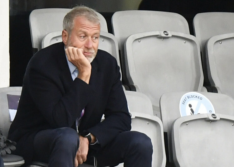 La Premier League reacciona a la invasión rusa en Ucrania: castigarán al dueño de Chelsea y Manchester United finalizará el contrato con un patrocinador