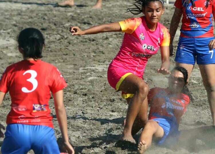 Fútbol Playa: Póquer de goles para Fátima González