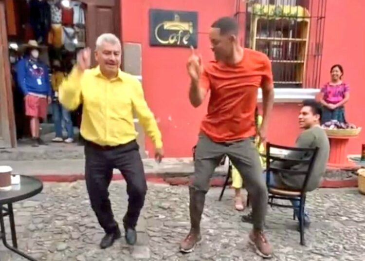 (VIDEO) Will Smith sorprende con sus mejores pasos de baile latino en su visita a Guatemala