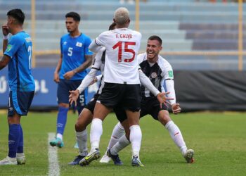 Costa Rica vence a El Salvador y se acerca a Qatar