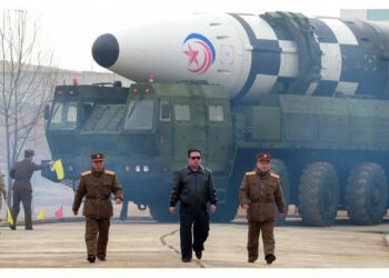 Kim Jong-un promete alcanzar “abrumador” poderío militar