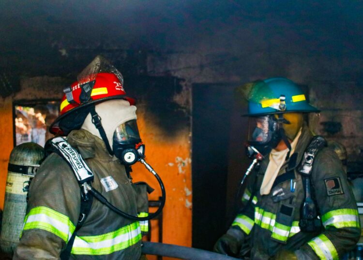 Niño pierde la vida en fuerte incendio en su vivienda en Cuscatancingo