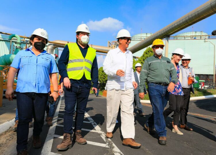 Subsidiaria de CEL recibe al fundador y presidente de Grupo Salinas