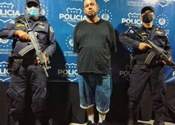 Detienen a sujeto por maltratar a su propia mamá en Ilopango