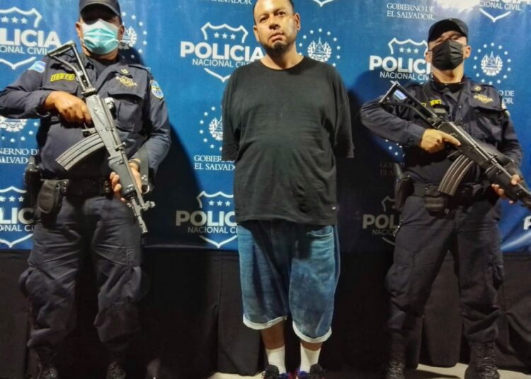 Detienen a sujeto por maltratar a su propia mamá en Ilopango