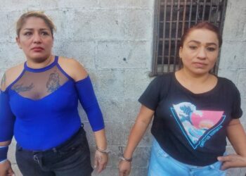 Capturan a mujeres que extorsionaban negocios de San Salvador